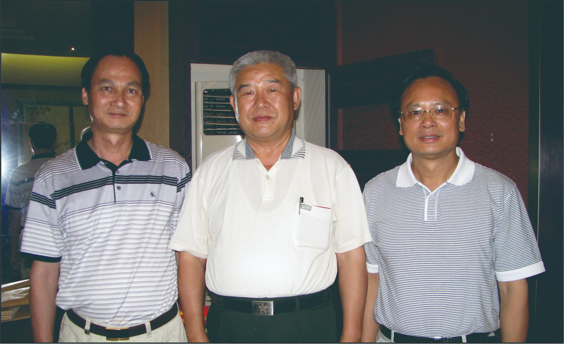 廣西區(qū)發(fā)改委領(lǐng)導(dǎo)陪同中國人民解放軍總參謀部政治部主任賈雪陽軍（照片中）到公司實(shí)地考察，并給予“好安節(jié)電器”高度評(píng)價(jià)